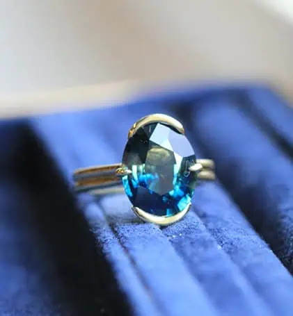 Oval blue gemstone ring set in a gold band